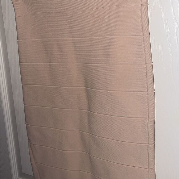 BCBG MaxAzria Ribbed  SkirtSize Small EUC - Picture 4 of 9